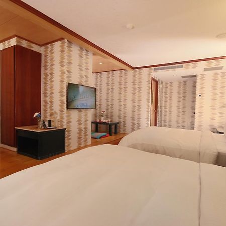Pink Lotus Hotel Taipei Exterior photo