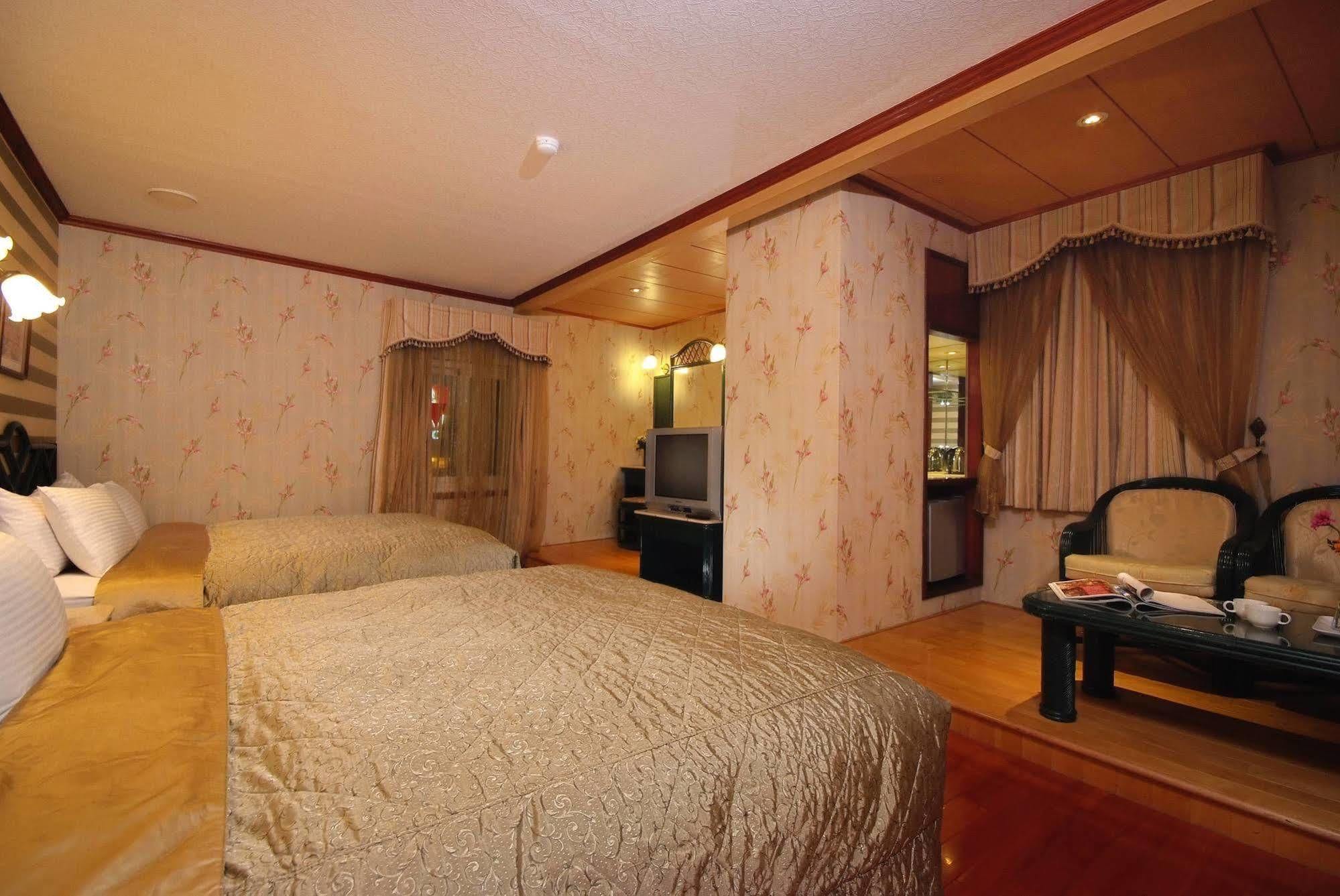 Pink Lotus Hotel Taipei Exterior photo